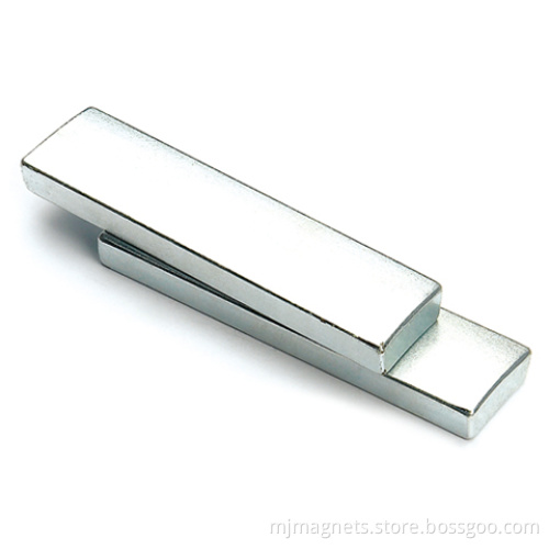 Strong NdFeB Magnet with Stable Magnetic Properites